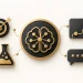 AI symbol linked to a target, experiment flask, roadmap and conversation bubble.